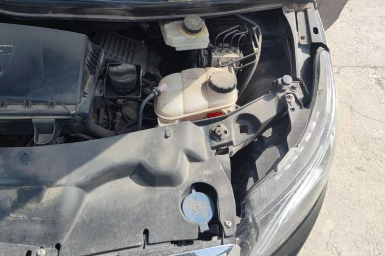 Used Mercedes-Benz Vito 2021 2.0T Business Version 7 Seats Engine Bay Left
