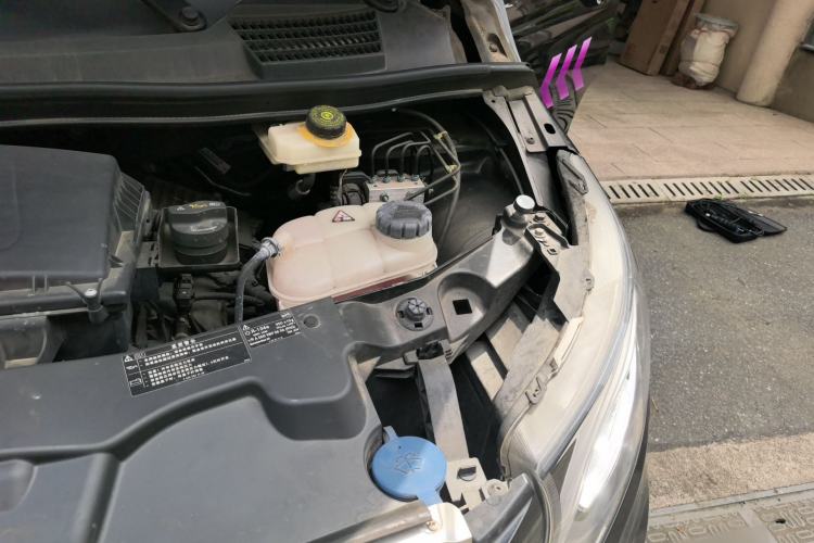 Used Mercedes-Benz Vito 2021 2.0T Elite Version 7 Seats Engine Bay Left