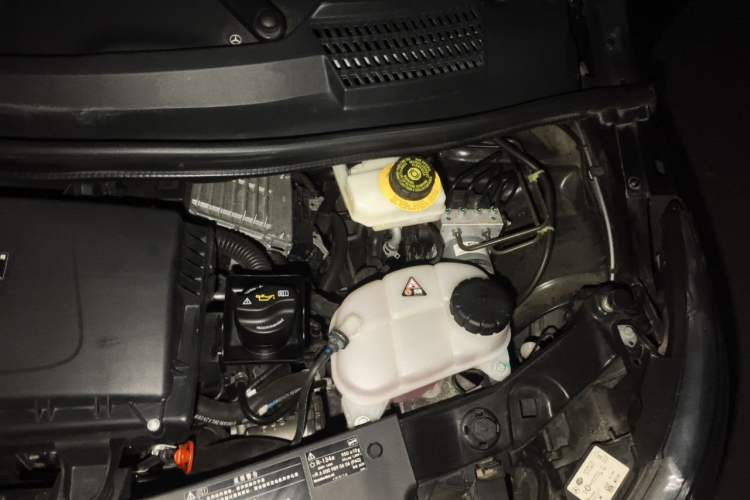 Used Mercedes-Benz Vito 2021 2.0T Elite Version 7 Seats Engine Bay Left