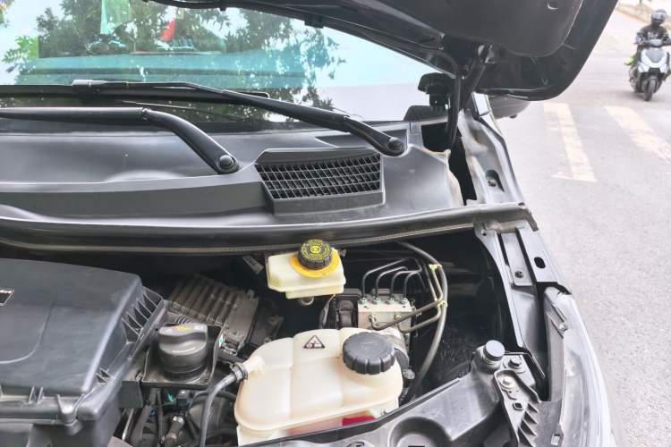Used Mercedes-Benz Vito 2021 2.0T Business Version 7 Seats Engine Bay Left