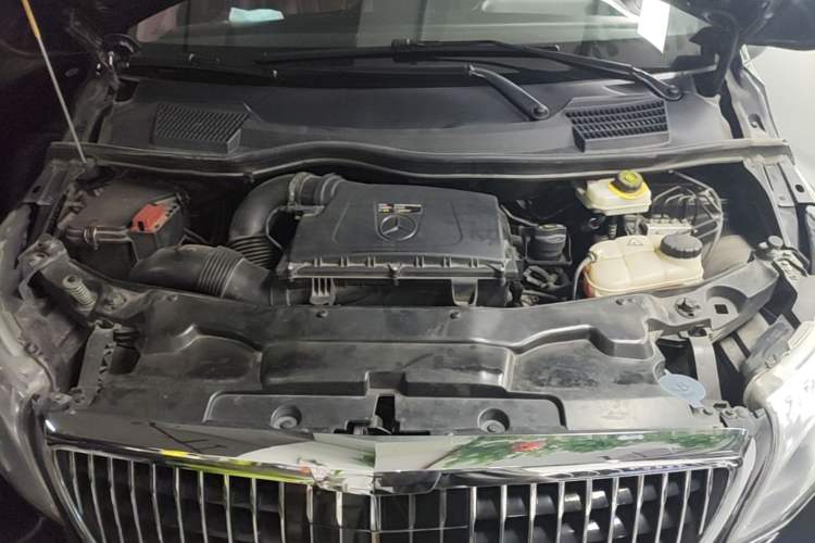 Used Mercedes-Benz Vito 2021 2.0T Elite Version 7 Seats Engine Bay