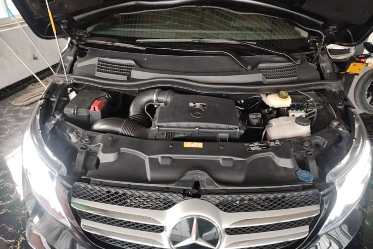 Used Mercedes-Benz Vito 2021 2.0T Elite Version 7 Seats Engine Bay