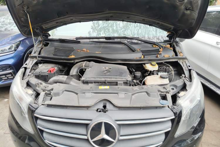 Used Mercedes-Benz Vito 2021 2.0T Elite Version 7 Seats Engine Bay