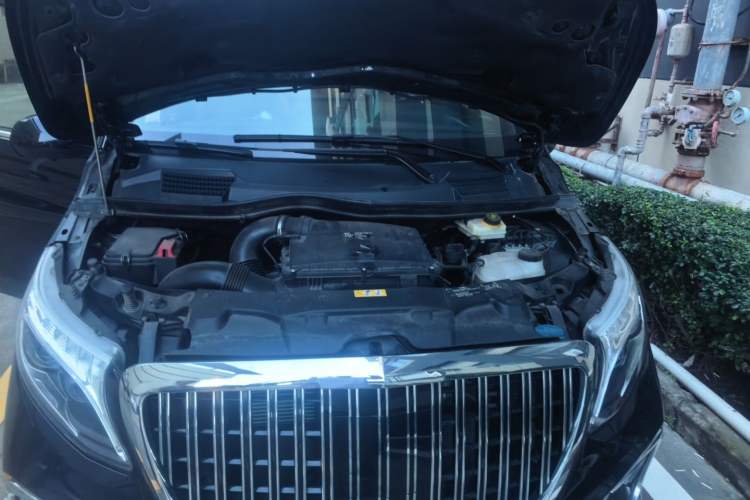 Used Mercedes-Benz Vito 2021 2.0T Business Version 7 Seats Engine Bay