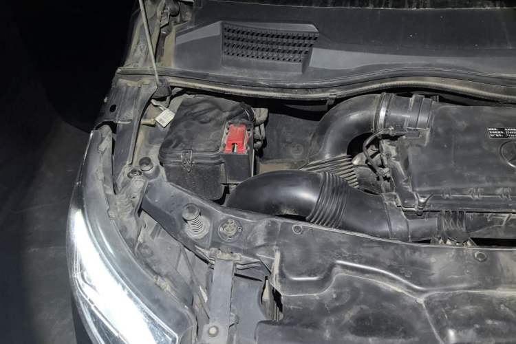 Used Mercedes-Benz Vito 2021 2.0T Elite Version 7 Seats Engine Bay Right