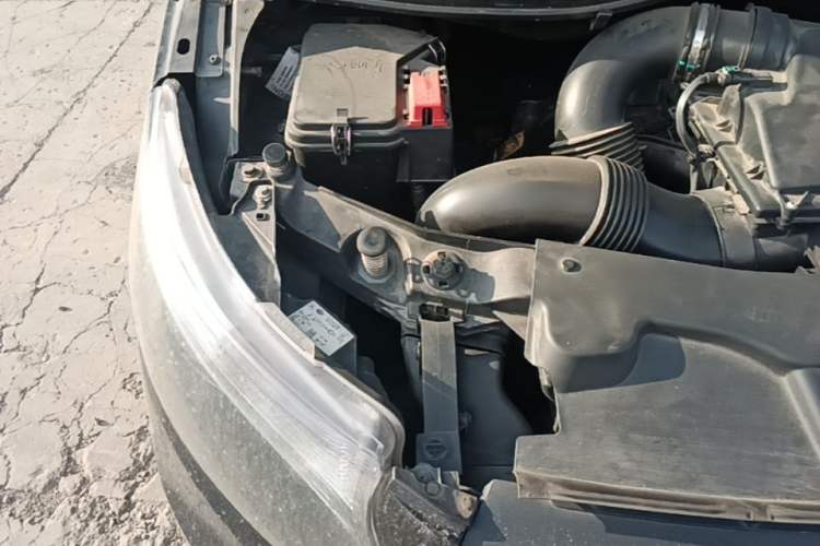 Used Mercedes-Benz Vito 2021 2.0T Elite Version 7 Seats Engine Bay Right