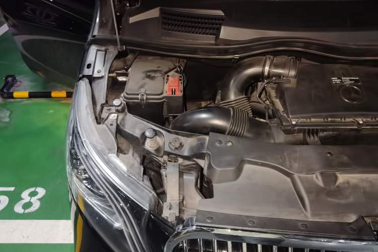 Used Mercedes-Benz Vito 2021 2.0T Business Version 7 Seats Engine Bay Right