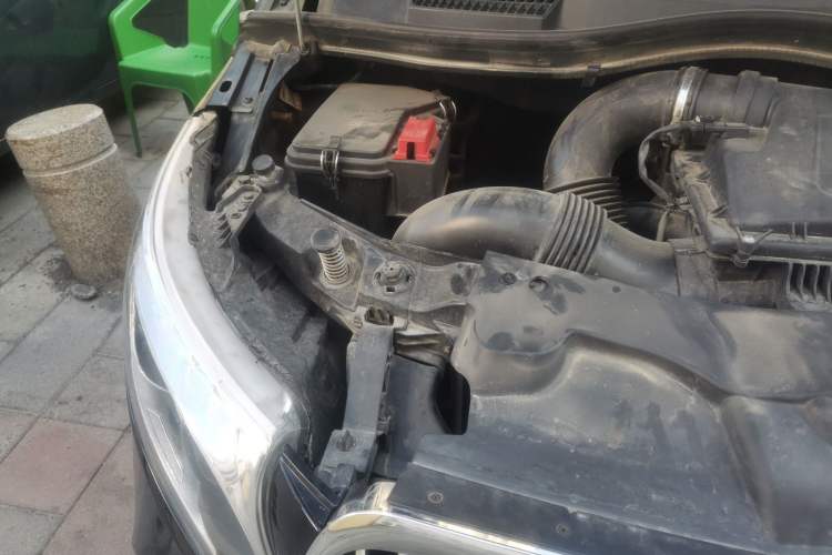 Used Mercedes-Benz Vito 2021 2.0T Elite Version 7 Seats Engine Bay Right