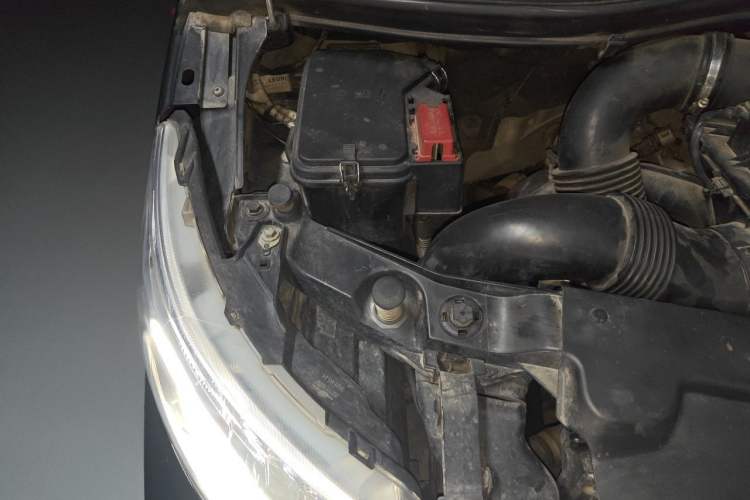 Used Mercedes-Benz Vito 2021 2.0T Business Version 7 Seats Engine Bay Right