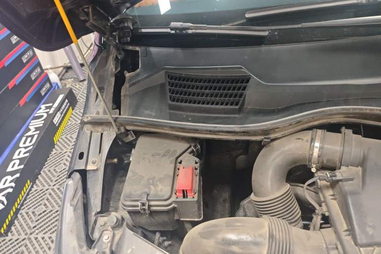 Used Mercedes-Benz Vito 2021 2.0T Elite Version 7 Seats Engine Bay Right