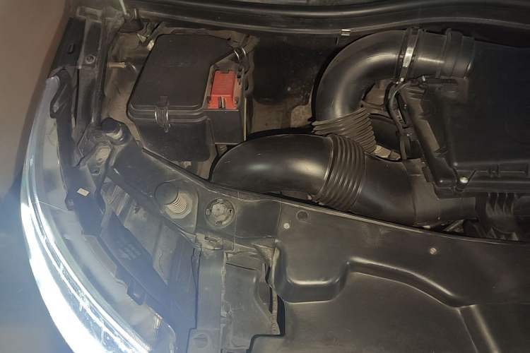 Used Mercedes-Benz Vito 2021 2.0T Business Version 7 Seats Engine Bay Right