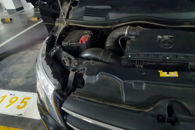 Used Mercedes-Benz Vito 2021 2.0T Elite Version 7 Seats Engine Bay Right