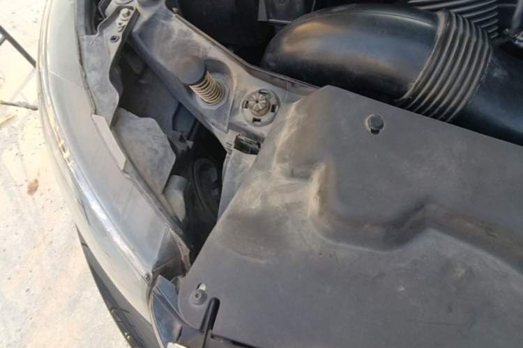 Used Mercedes-Benz Vito 2021 2.0T Elite Version 7 Seats Engine Bay Right
