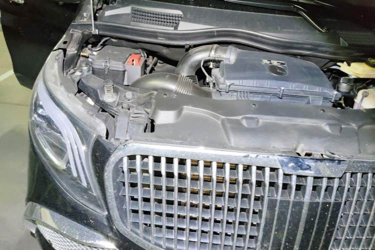 Used Mercedes-Benz Vito 2021 2.0T Elite Version 7 Seats Engine Bay Right