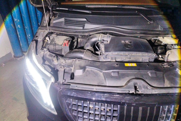 Used Mercedes-Benz Vito 2021 2.0T Business Version 7 Seats Engine Bay Right