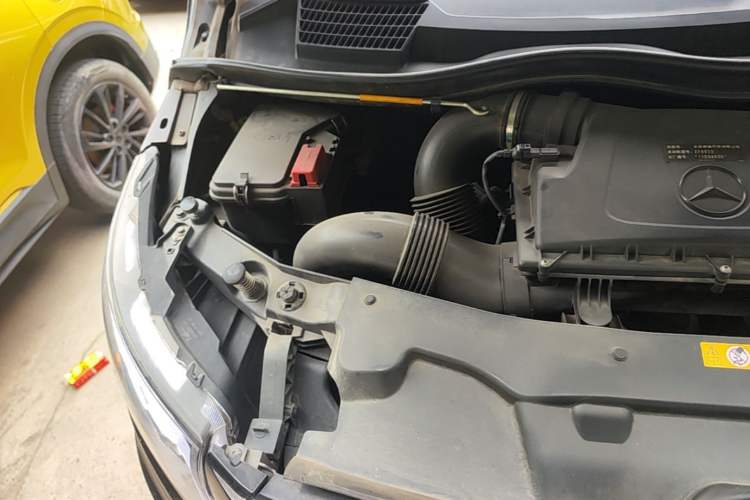 Used Mercedes-Benz Vito 2021 2.0T Elite Version 7 Seats Engine Bay Right
