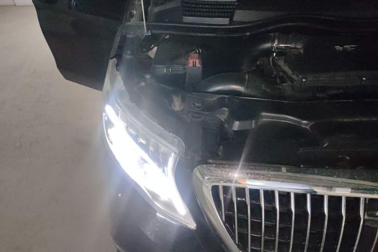 Used Mercedes-Benz Vito 2021 2.0T Business Version 7 Seats Engine Bay Right