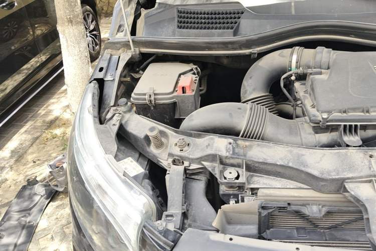 Used Mercedes-Benz Vito 2021 2.0T Elite Version 7 Seats Engine Bay Right