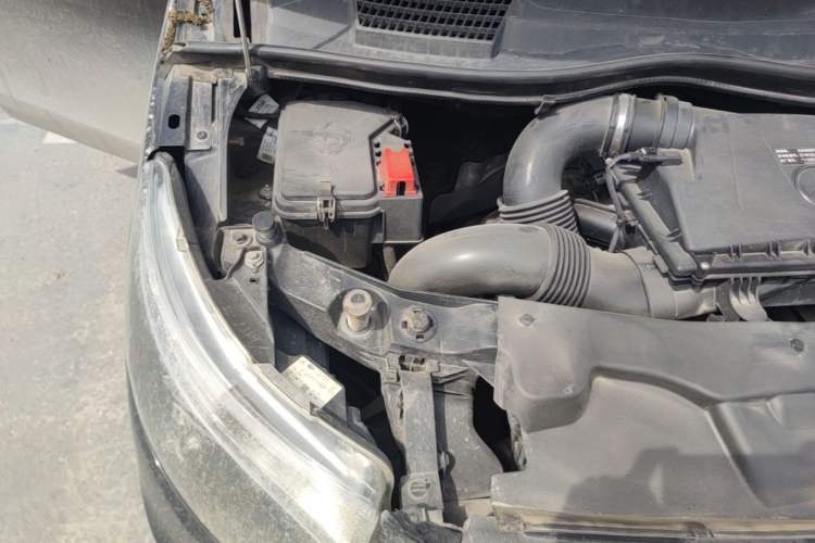 Used Mercedes-Benz Vito 2021 2.0T Business Version 7 Seats Engine Bay Right