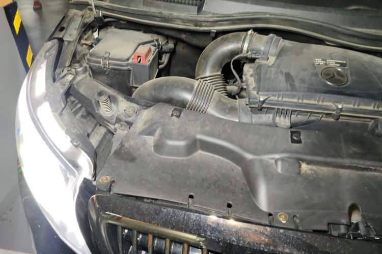 Used Mercedes-Benz Vito 2021 2.0T Business Version 7 Seats Engine Bay Right
