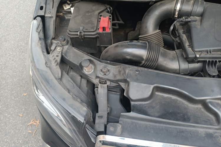 Used Mercedes-Benz Vito 2021 2.0T Elite Version 7 Seats Engine Bay Right
