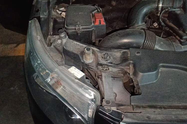 Used Mercedes-Benz Vito 2021 2.0T Elite Version 7 Seats Engine Bay Right