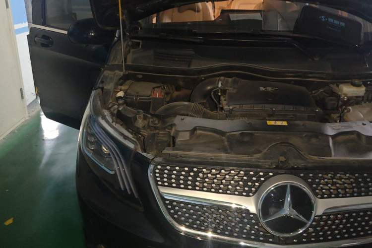 Used Mercedes-Benz Vito 2021 2.0T Business Version 7 Seats Engine Bay Right