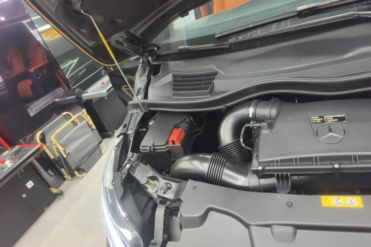 Used Mercedes-Benz Vito 2021 2.0T Business Version 7 Seats Engine Bay Right
