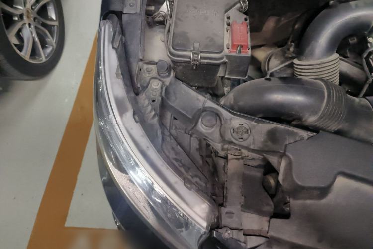 Used Mercedes-Benz Vito 2021 2.0T Elite Version 7 Seats Engine Bay Right