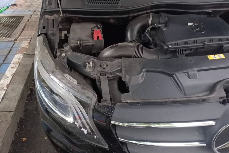 Used Mercedes-Benz Vito 2021 2.0T Elite Version 7 Seats Engine Bay Right