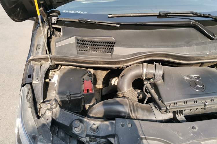 Used Mercedes-Benz Vito 2021 2.0T Elite Version 7 Seats Engine Bay Right