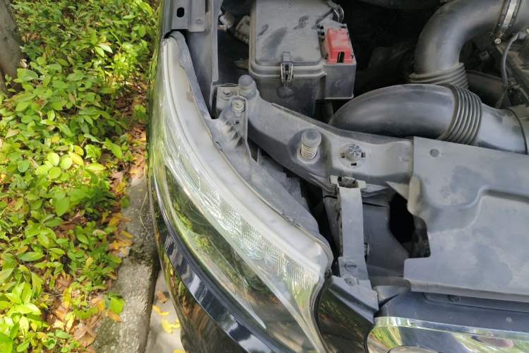 Used Mercedes-Benz Vito 2021 2.0T Business Version 7 Seats Engine Bay Right