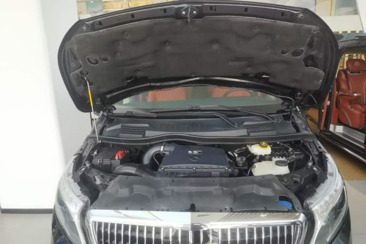 Used Mercedes-Benz Vito 2021 2.0T Business Version 7 Seats Engine Bay