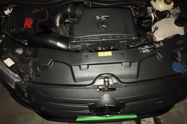 Used Mercedes-Benz Vito 2021 2.0T Elite Version 7 Seats Engine Bay