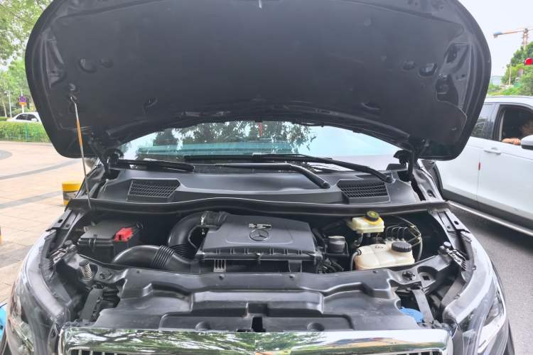 Used Mercedes-Benz Vito 2021 2.0T Business Version 7 Seats Engine Bay