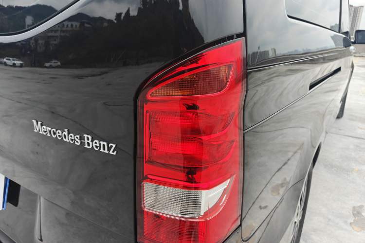 Used Mercedes-Benz Vito 2021 2.0T Business Version 7 Seats Exterior 3
