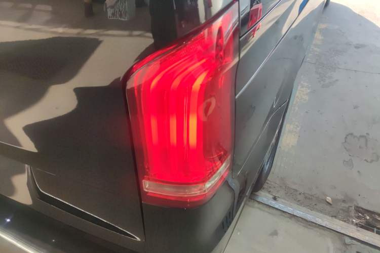 Used Mercedes-Benz Vito 2021 2.0T Elite Version 7 Seats Exterior 6