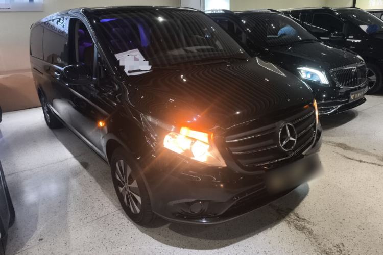 Used Mercedes-Benz Vito 2021 2.0T Elite Version 7 Seats Front Right 45 Deg
