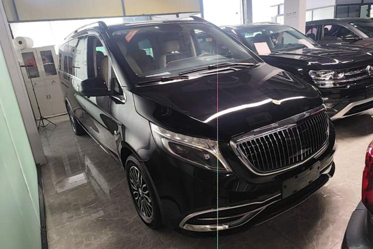 Used Mercedes-Benz Vito 2021 2.0T Business Version 7 Seats Front Right 45 Deg