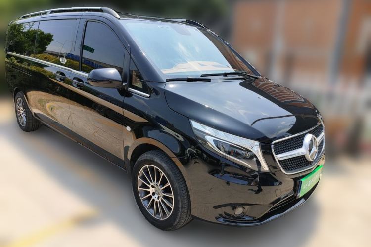 Used Mercedes-Benz Vito 2021 2.0T Elite Version 7 Seats Front Right 45 Deg