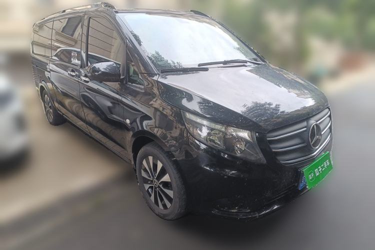 Used Mercedes-Benz Vito 2021 2.0T Elite Version 7 Seats Front Right 45 Deg