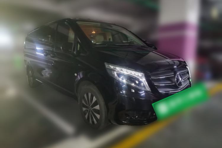 Used Mercedes-Benz Vito 2021 2.0T Elite Version 7 Seats Front Right 45 Deg