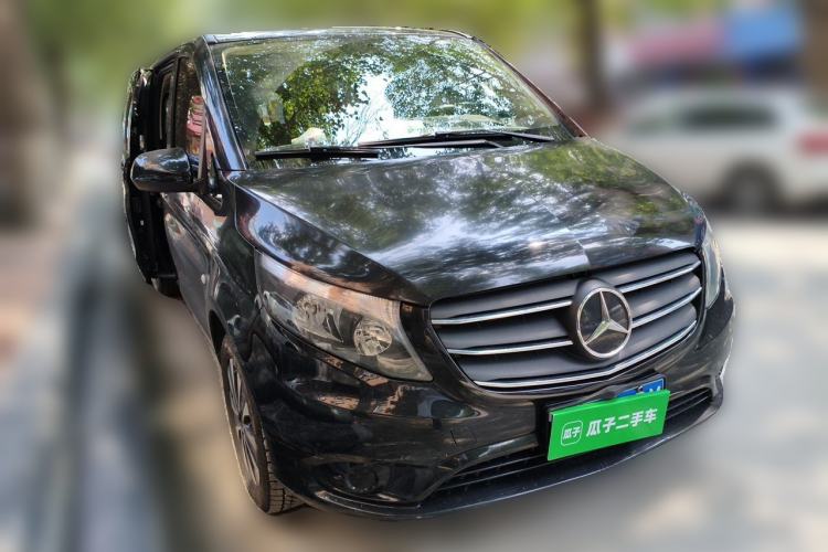 Used Mercedes-Benz Vito 2021 2.0T Elite Version 7 Seats Front Right 45 Deg