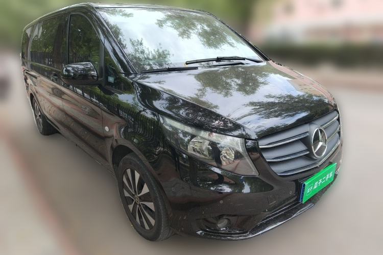Used Mercedes-Benz Vito 2021 2.0T Business Version 7 Seats Front Right 45 Deg
