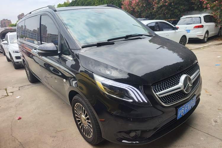 Used Mercedes-Benz Vito 2021 2.0T Elite Version 7 Seats Front Right 45 Deg