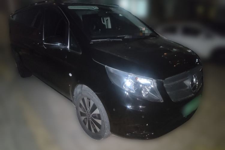 Used Mercedes-Benz Vito 2021 2.0T Business Version 7 Seats Front Right 45 Deg