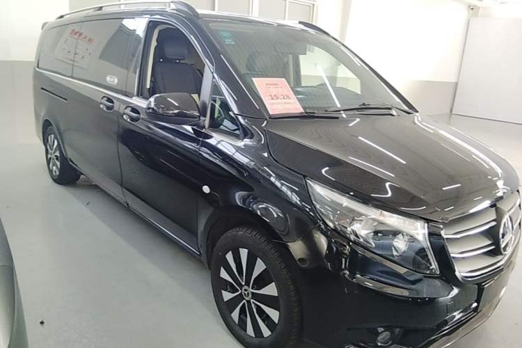 Used Mercedes-Benz Vito 2021 2.0T Elite Version 7 Seats Front Right 45 Deg