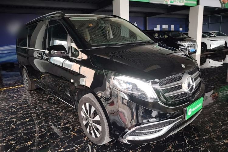 Used Mercedes-Benz Vito 2021 2.0T Elite Version 7 Seats Front Right 45 Deg