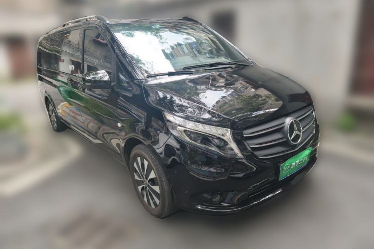 Used Mercedes-Benz Vito 2021 2.0T Elite Version 7 Seats Front Right 45 Deg