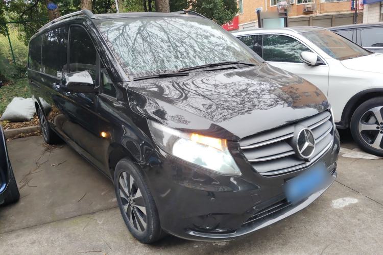 Used Mercedes-Benz Vito 2021 2.0T Elite Version 7 Seats Front Right 45 Deg